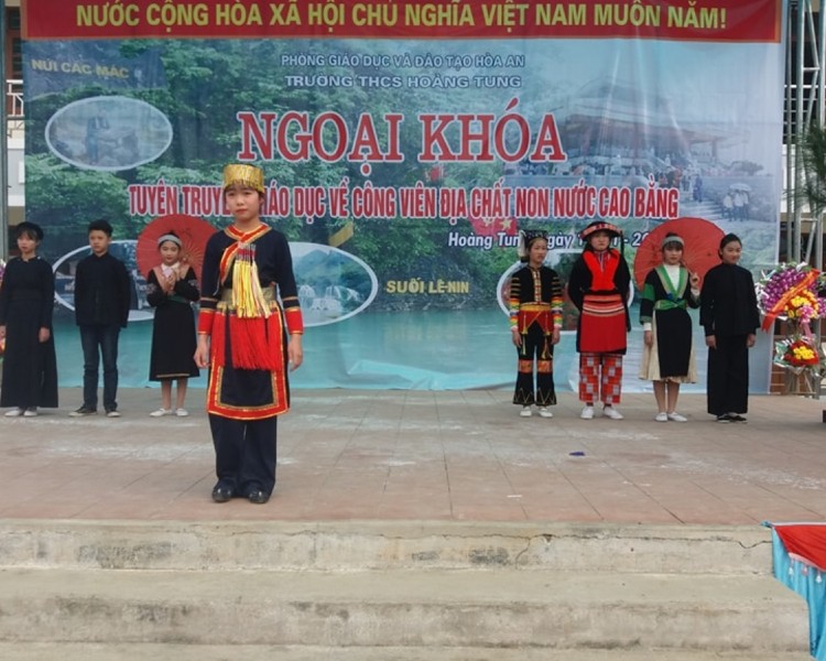 HOA AN DISTRICT ORGANIZED A PILOT COMMUNICATION SESSION ON NON NUOC CAO BANG GEOPARK IN SCHOOL