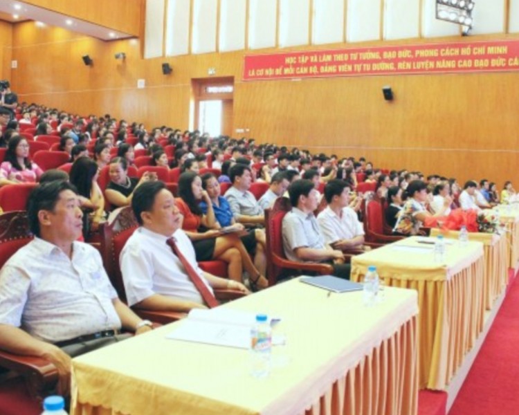 The Upper Secondary school for the Gifted organized the Communication and education on Non nuoc Cao Bang UNESCO global geopark