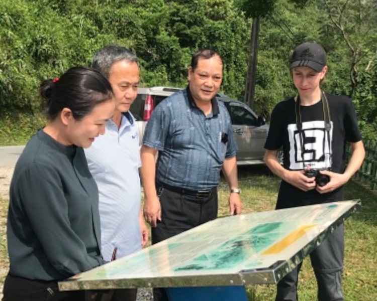 Ban quản lý CVĐC Non nước Cao Bằng phối hợp với Tình nguyện viên Ủy ban quốc gia UNESCO CHLB Đức kiểm tra thực địa các điểm di sản