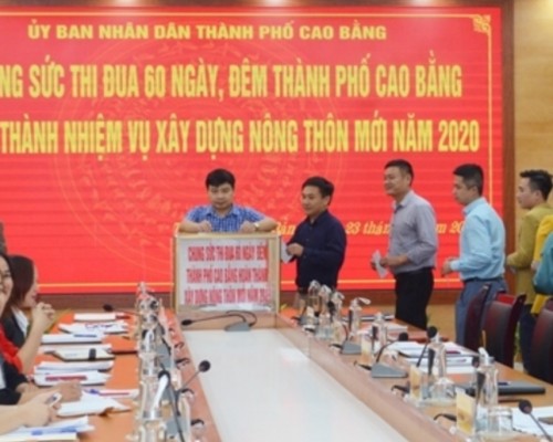 Cán bộ, công chức, viên chức và người lao động thành phố ủng hộ gần 400 triệu đồng để xây dựng Nông thôn mới