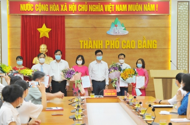 Thành uỷ Cao Bằng tổ chức Hội nghị công bố các quyết định về công tác cán bộ