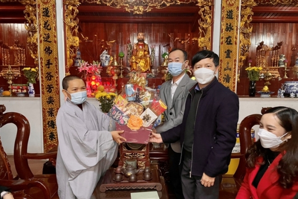 UBMTTQ thành phố thăm, tặng quà và chúc Tết Nguyên đán Nhâm Dần 2022 các cơ sở tôn giáo