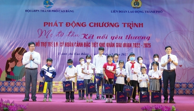 Phát động Chương trình “Mẹ đỡ đầu - Kết nối yêu thương”