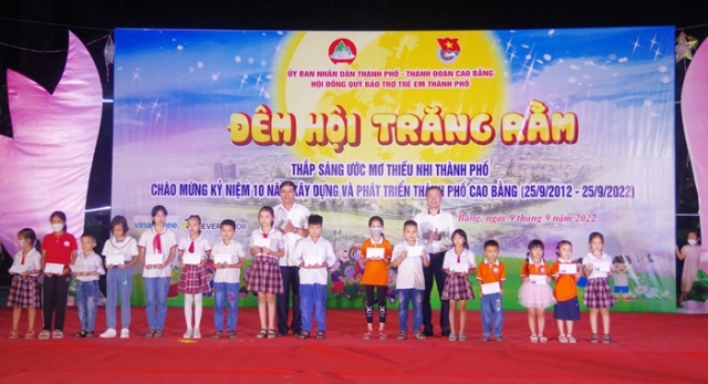 UBND thành phố và thành Đoàn Cao Bằng phối hợp tổ chức các chương trình Vui tết Trung thu và các hoạt động an sinh xã hội