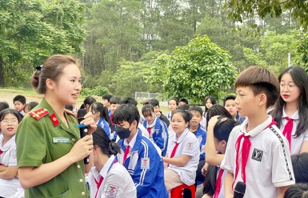 Công an thành phố Cao Bằng: Tuyên truyền Luật Giao thông đường bộ, phòng, chống bạo lực học đường, Luật Phòng, chống ma túy tại các trường học