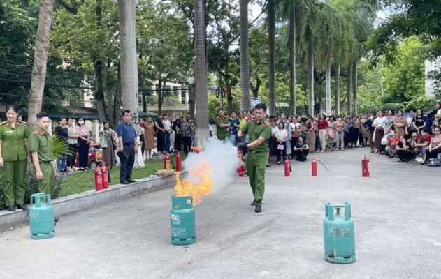 Thành phố tuyên truyền, giáo dục pháp luật, tập huấn phòng cháy chữa cháy, cứu hộ cứu nạn cho hơn 1.000 cán bộ quản lý, giáo viên, nhân viên