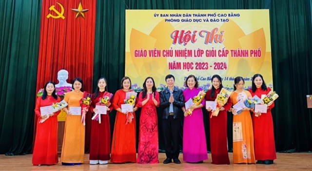 27 giáo viên đạt danh hiệu" Giáo viên chủ nhiệm giỏi" năm học 2023-2024