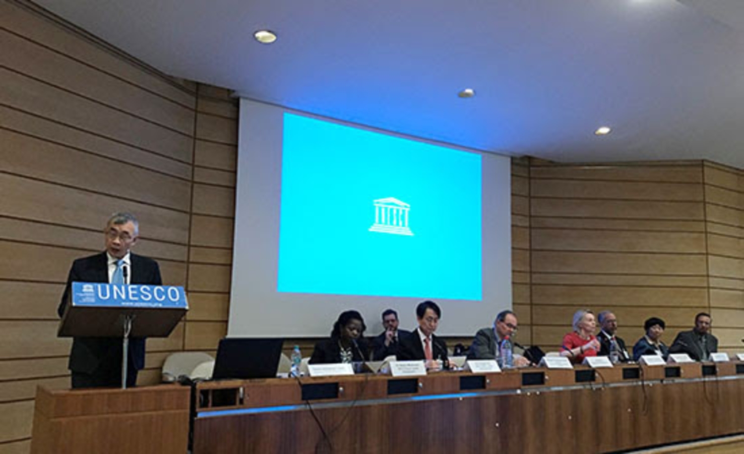 Mr Xiang Qu, UNESCO Deputy Director General with the members of the IGCP Council