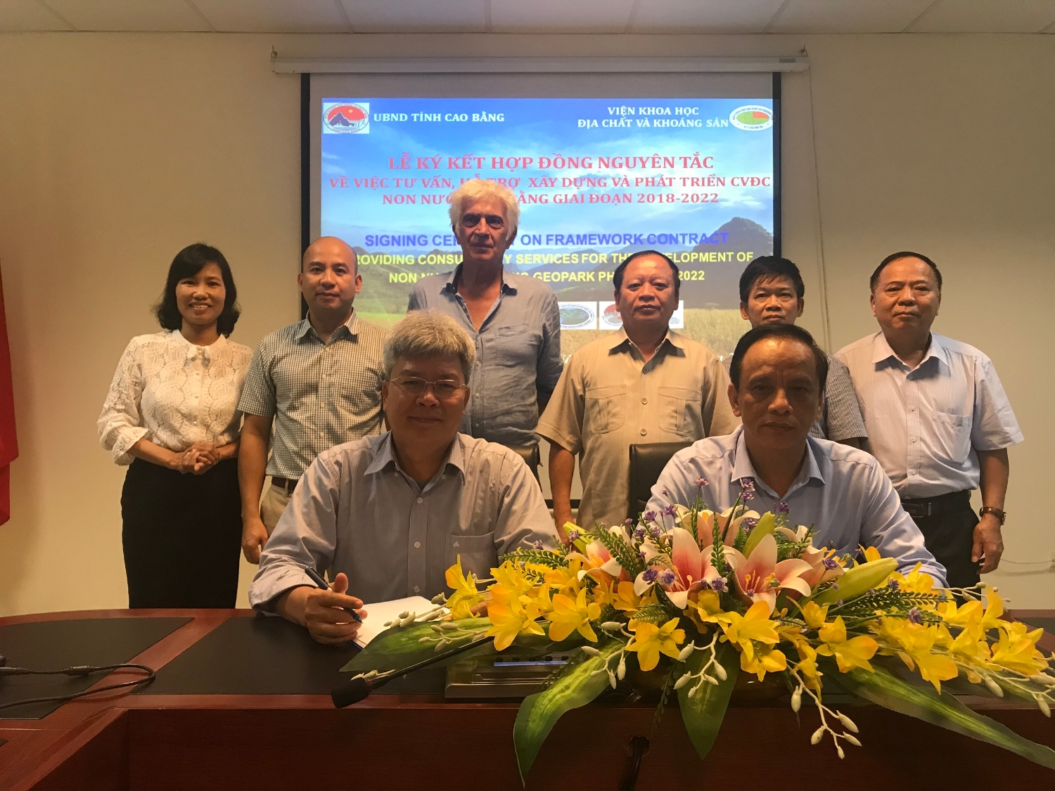 Framework signing ceremony between People’s committee of Cao Bang province and Institute of Geology and Mineral resources. 