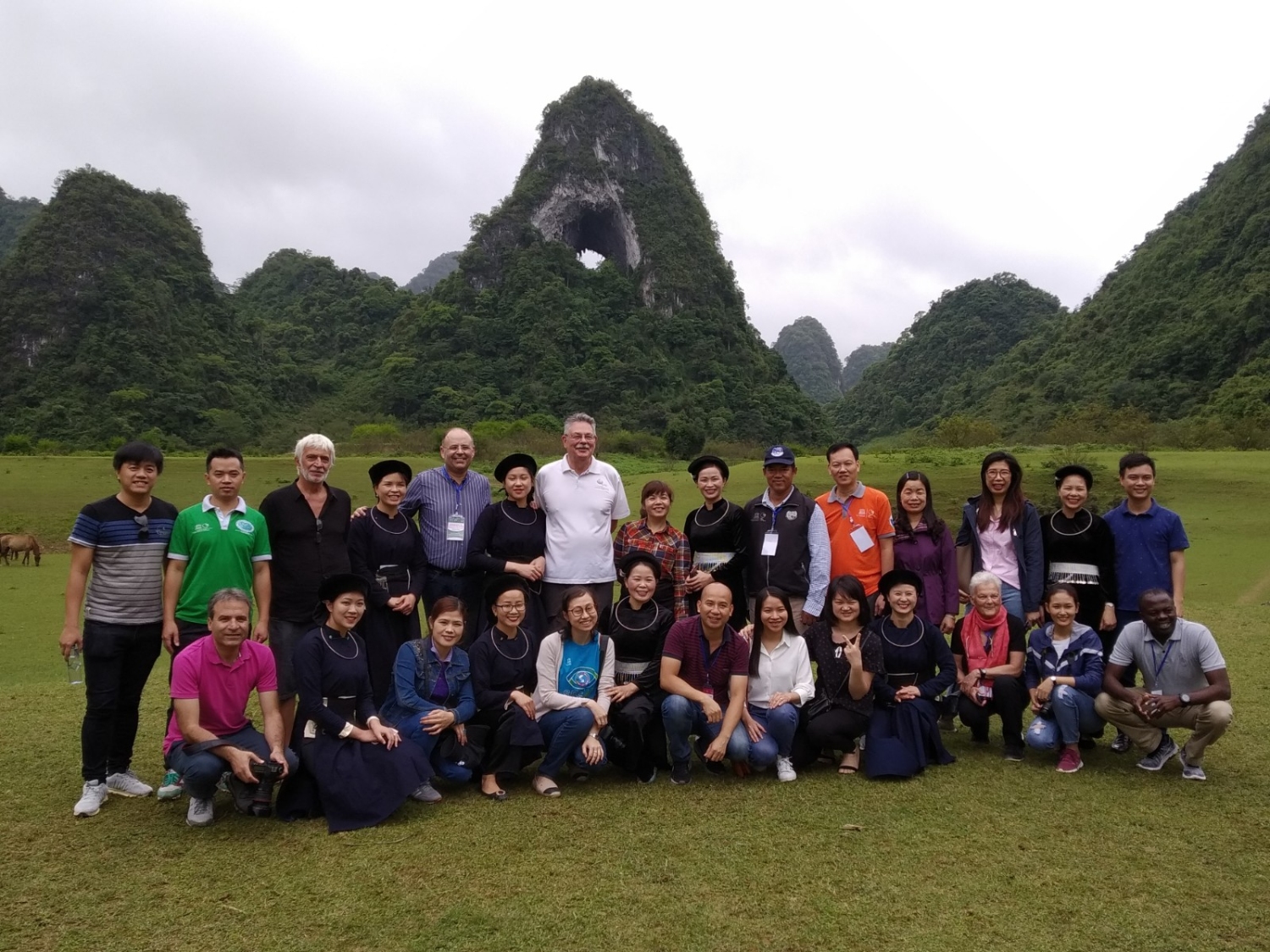 The delegation visited some sites in the Eastern route of Non nuoc Cao Bang UGGp.