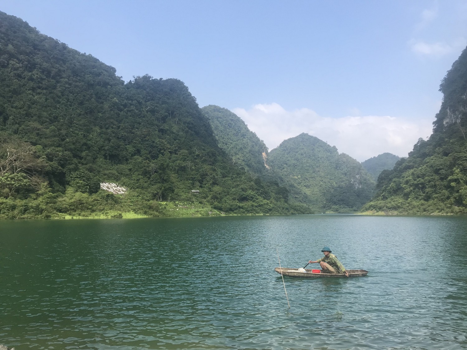 Hồ Thang Hen-Hồ lớn nhất trong hệ thống 36 hồ