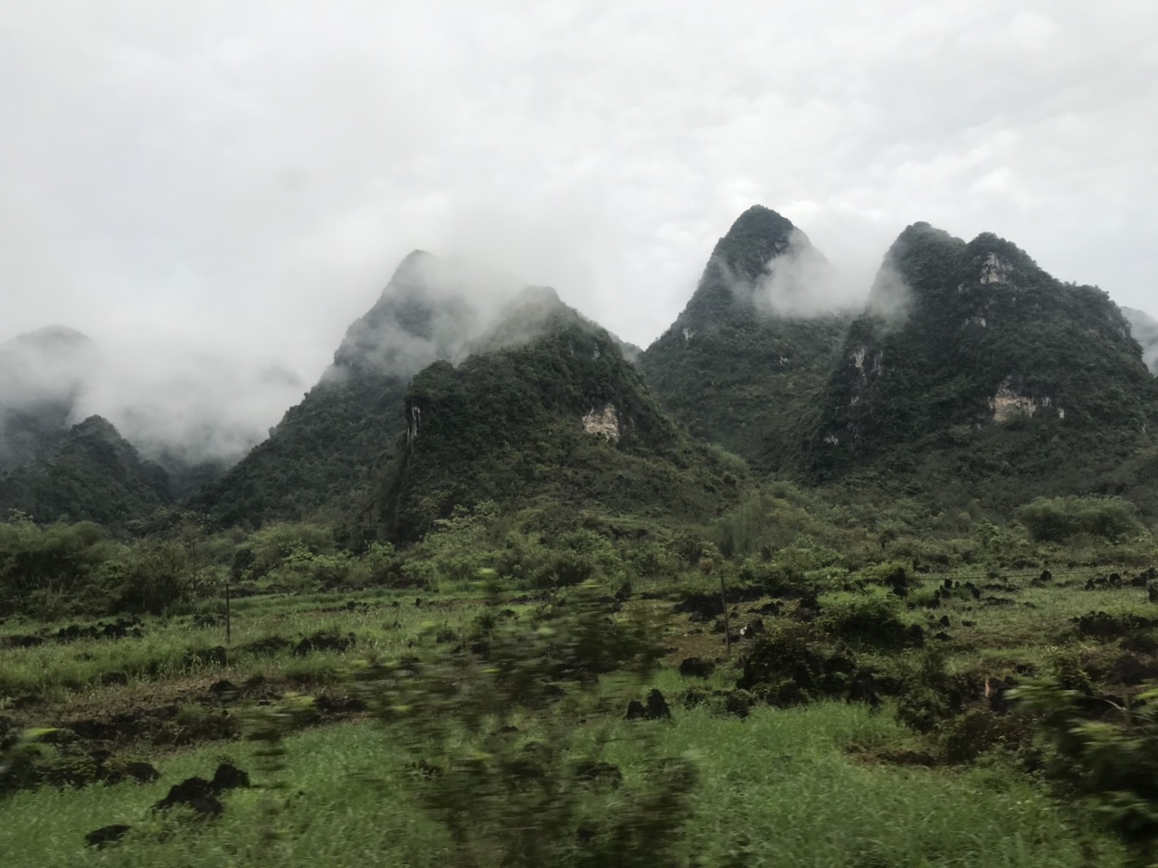 Địa hình karst trưởng thành ở xã Hạnh Phúc, huyện Quảng Hòa.