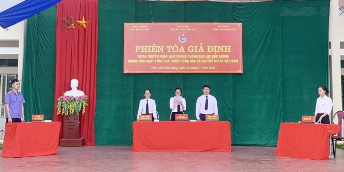 Phien toa gia dinh (3)