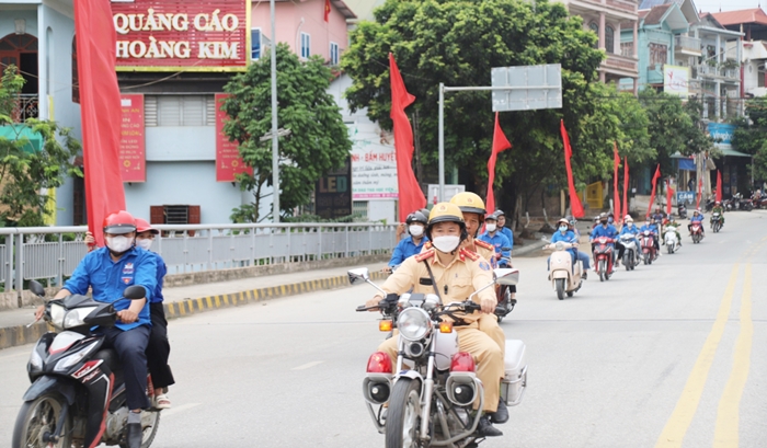 106303 can bo cong chuc llvt dvtn tham gia dieu hanh huong ung ngay quoc te va ngay toan dan phong chong ma tuy 26 6 tren cac tuyen duong chinh cua thanh pho 13441826